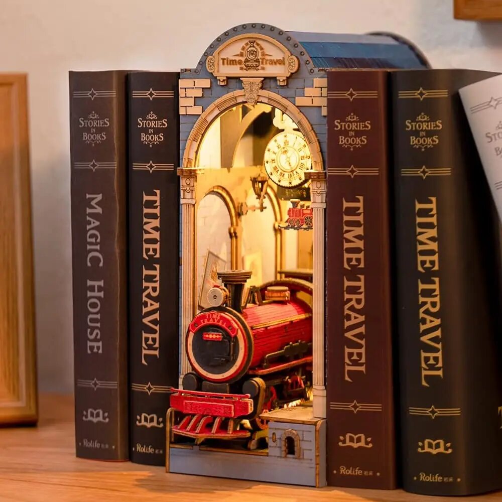 DecoNooks™ Book Nook Robotime Zeitreise