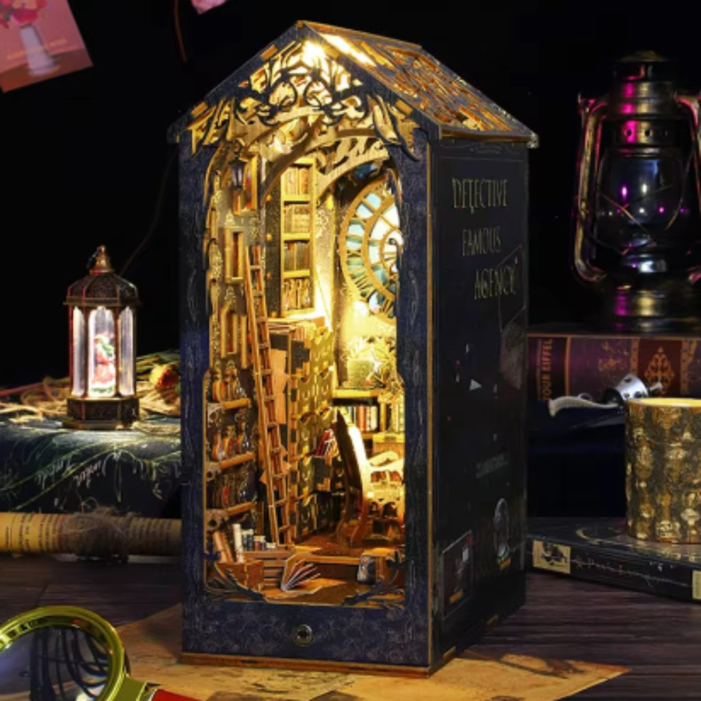 DecoNooks™Book Nook Miniature Detective House