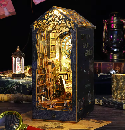 DecoNooks™Book Nook Miniature Detective House