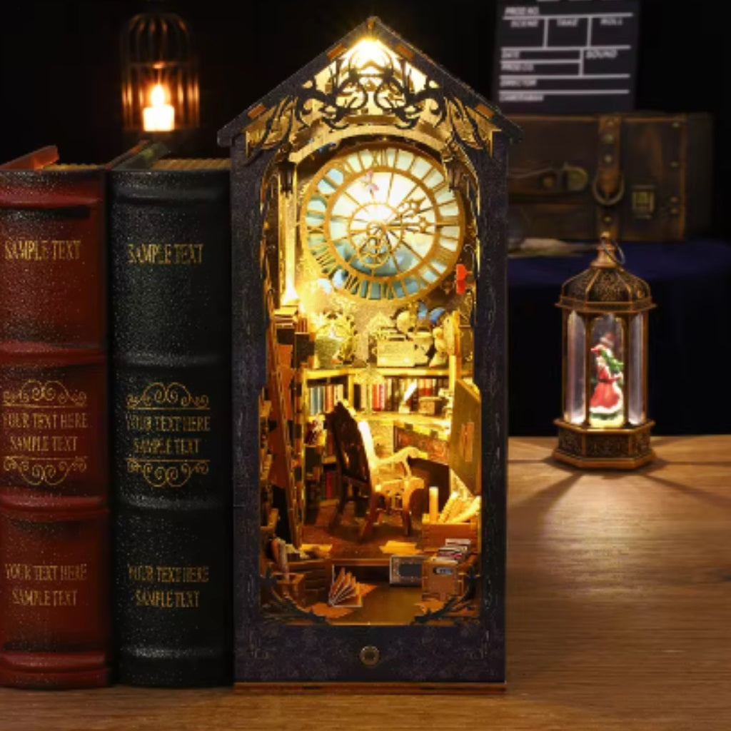 DecoNooks™Book Nook Miniature Detective House