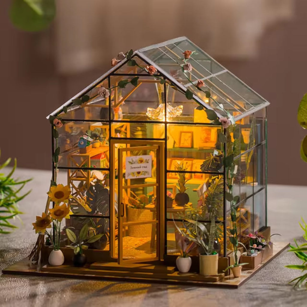 DecoNooks™ Mini Doll House Flower House