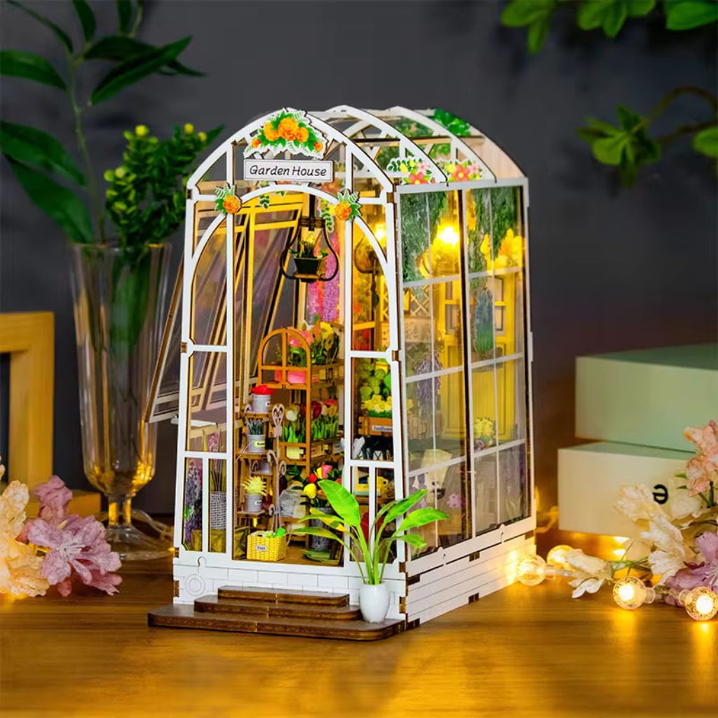 DecoNooks™ Book Nook Garden House