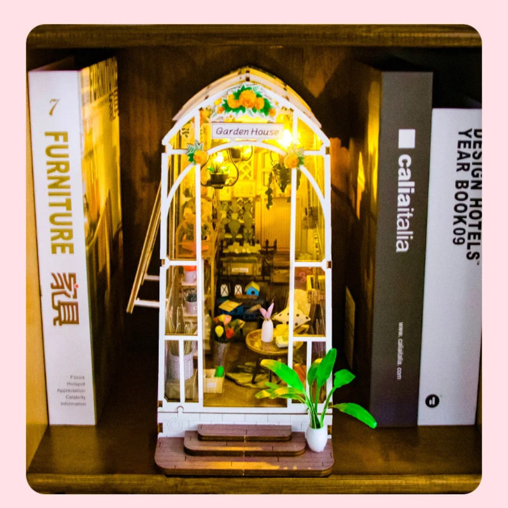 DecoNooks™ Book Nook Garden House