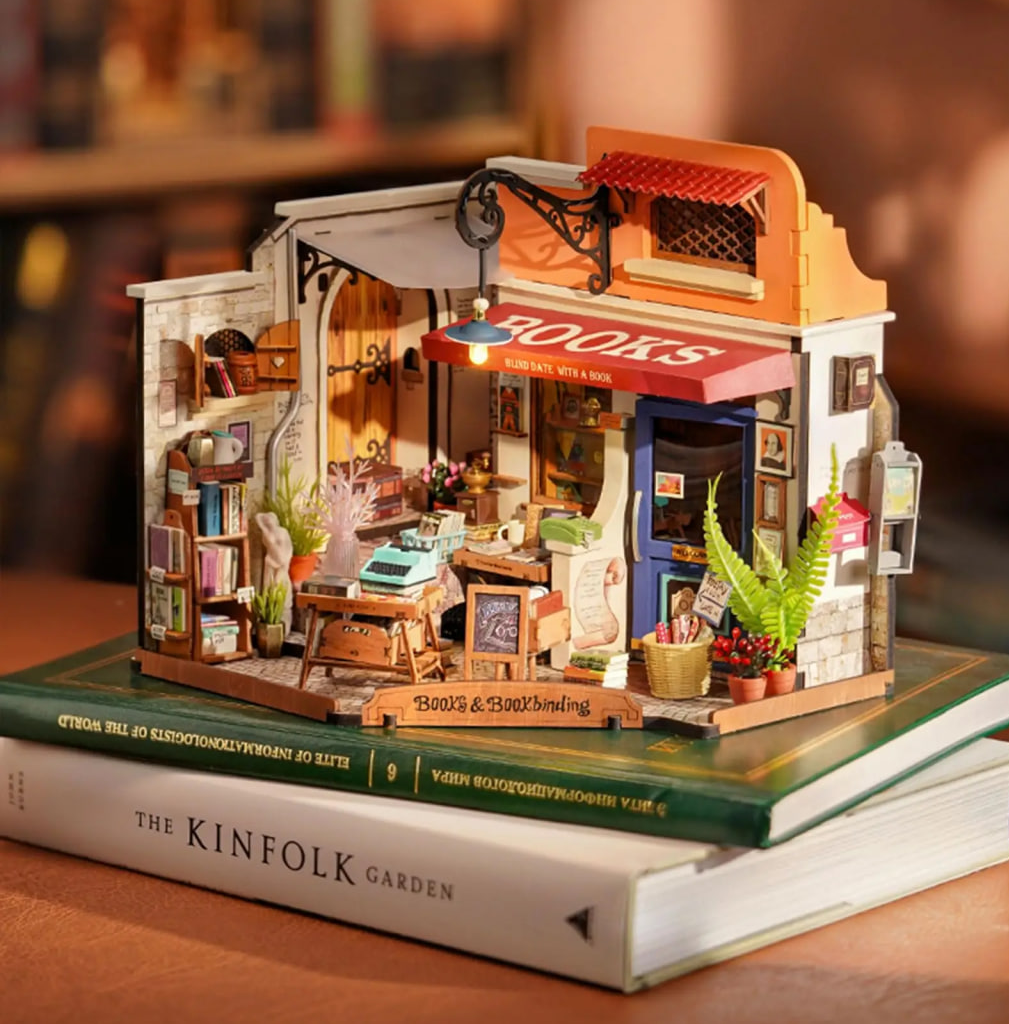 DecoNooks™Miniature House  Rolife Corner Bookstore